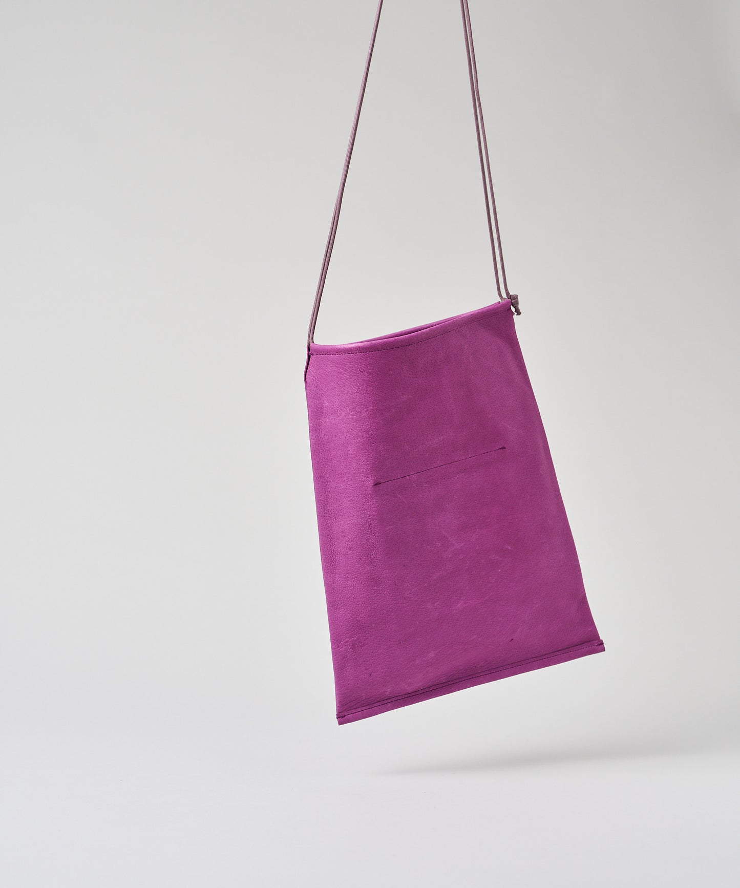 #30/ フラットショルダー（peony purple）/ ピッグスキン・ハリー