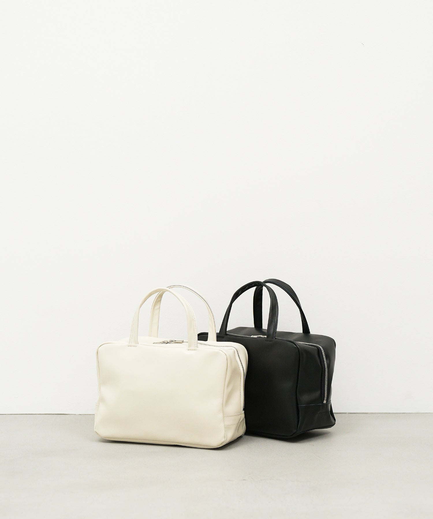 silk white / matte black