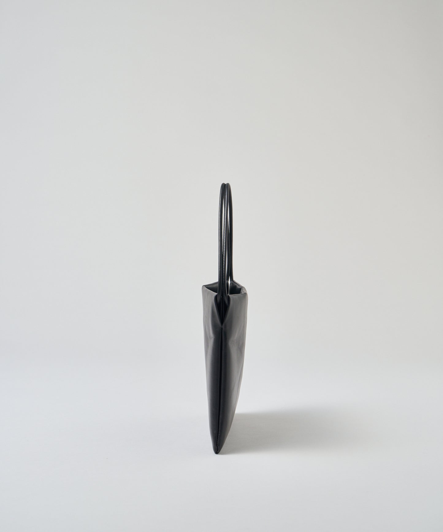 #45《BF SALE 10%》フロートミニトート（black）/ 牛革・アペルト