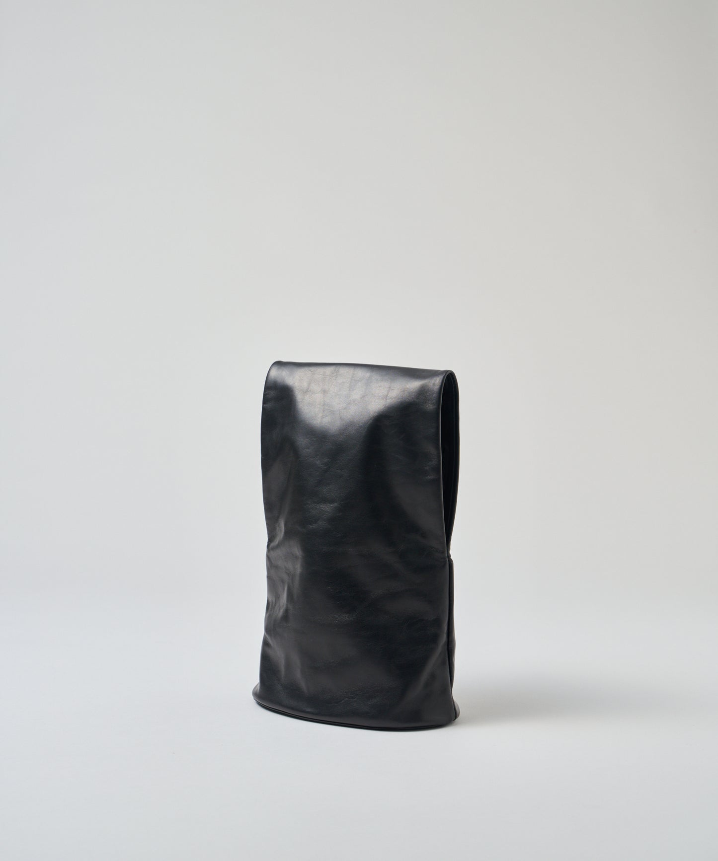 #45《BF SALE 10%》スリーブトート（black）/ 牛革・アペルト