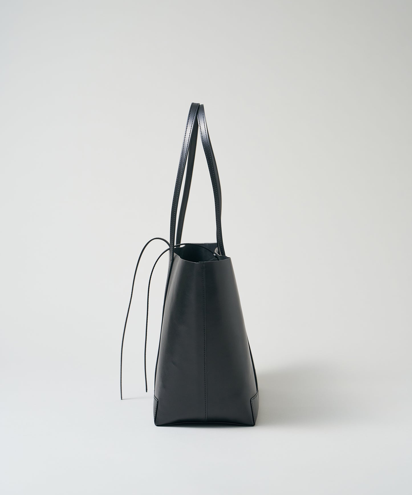 #45/ トリムトート（black）/ 牛革・アペルト