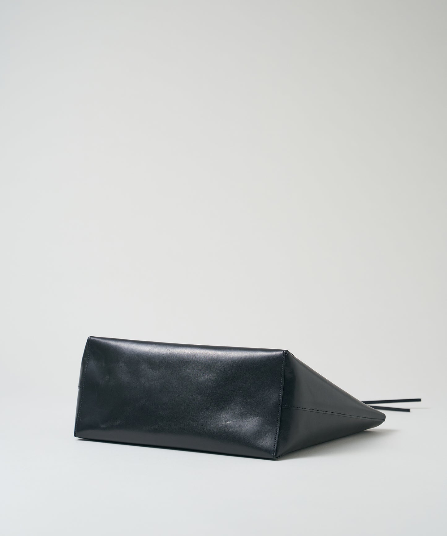 #45/ トリムトート（black）/ 牛革・アペルト