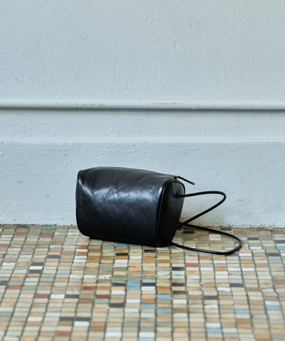 #45《BF SALE 10%》フロートミニショルダー（black）/ 牛革・アペルト
