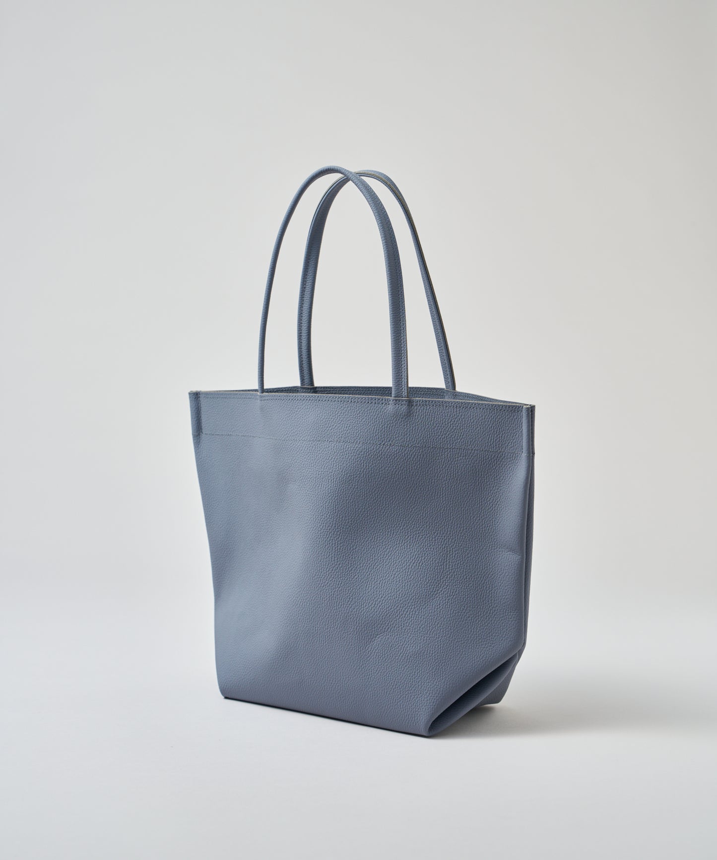 #51b/ ランチバッグM（powder blue）/ 牛革・フィリップ