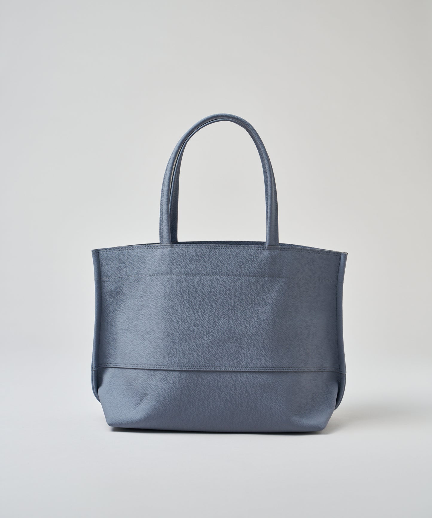 #51b《BF SALE 30%》ワイドトートM（powder blue）/ 牛革・フィリップ