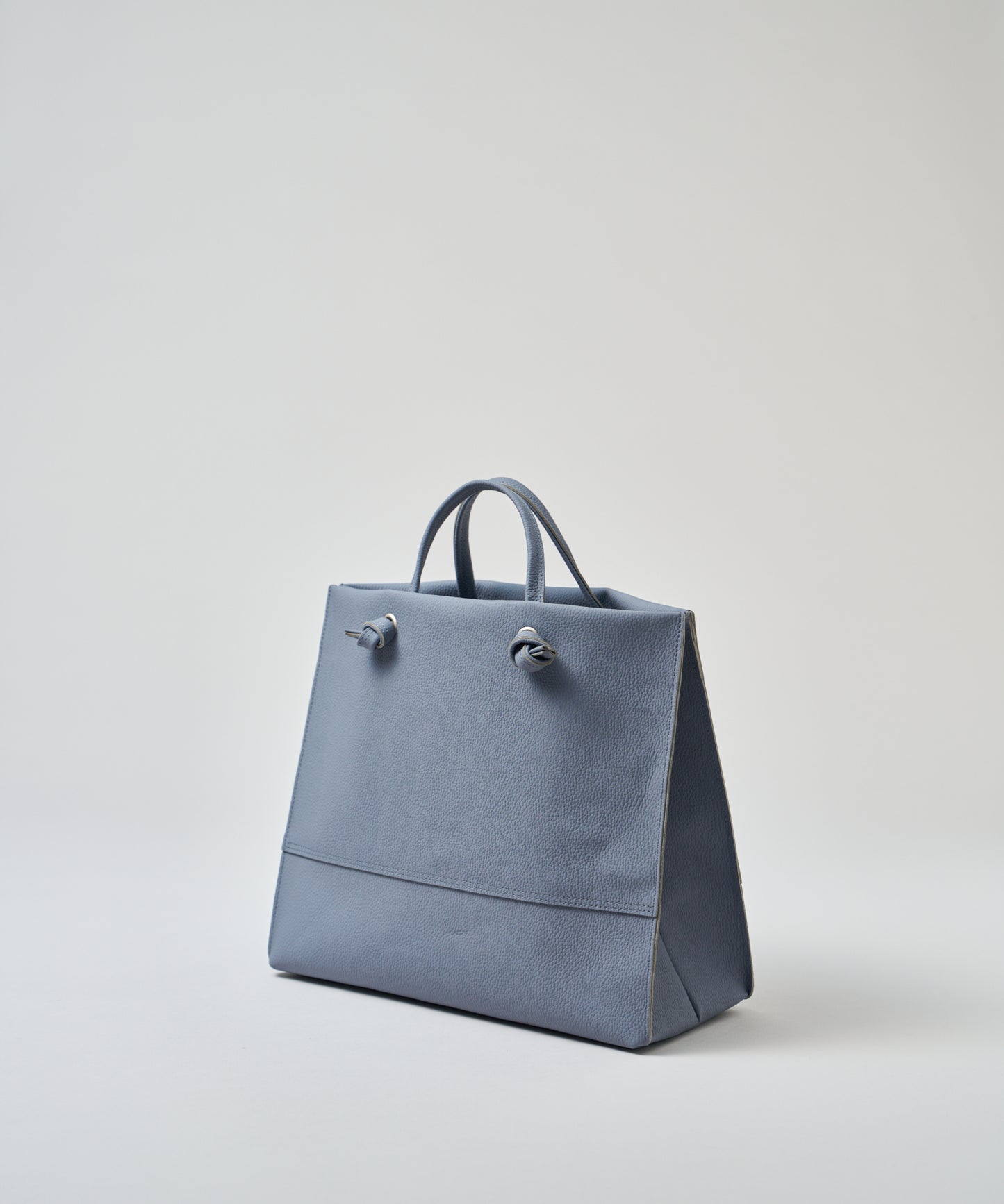 #51b《BF SALE 30%》デイショッパー（powder blue）/ 牛革・フィリップ