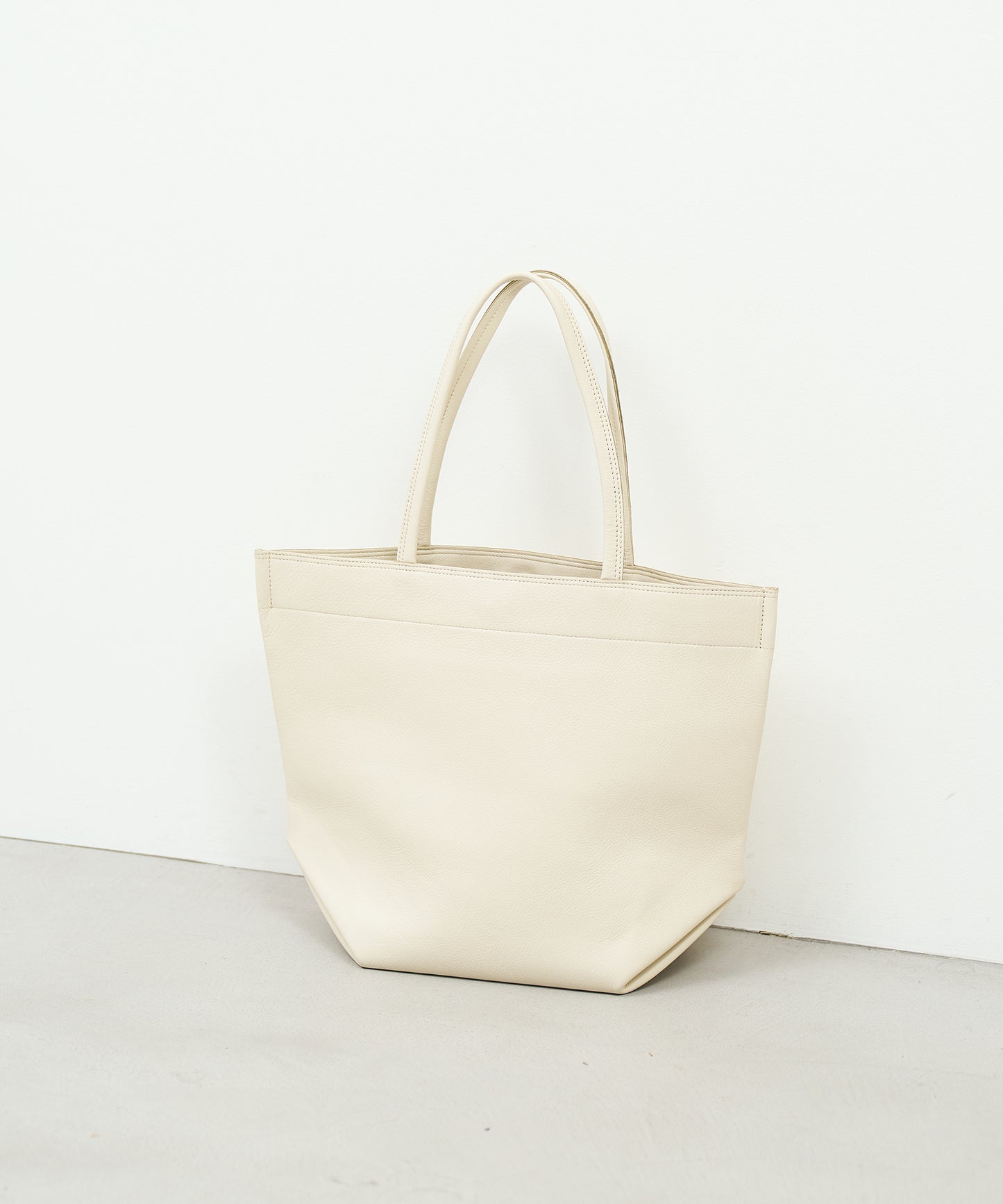 #52b《SALE 30%》ランチバッグM（ivory）/ 牛革・バレンシア