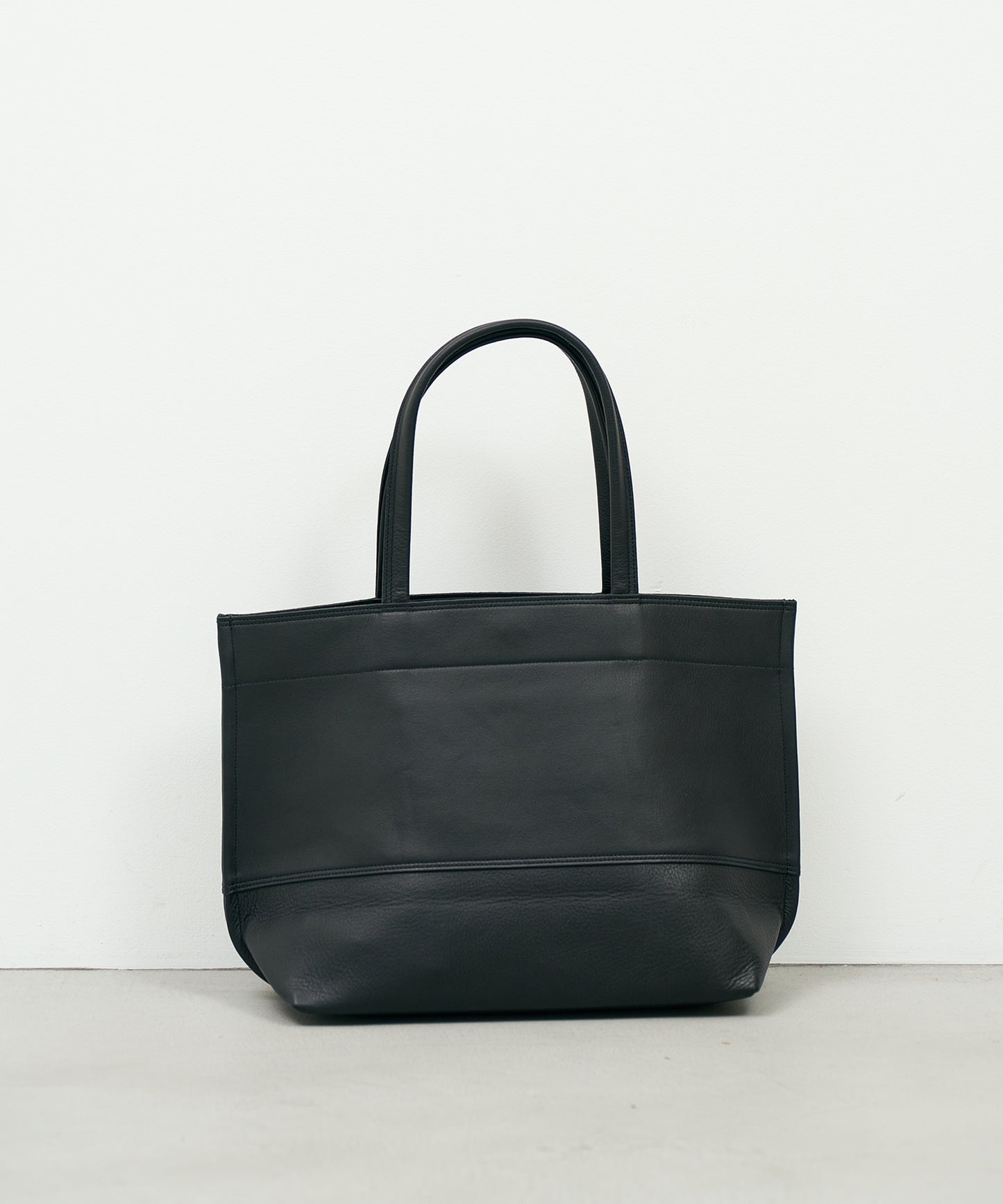 #52b/ ワイドトートM（black）/ 牛革・バレンシア