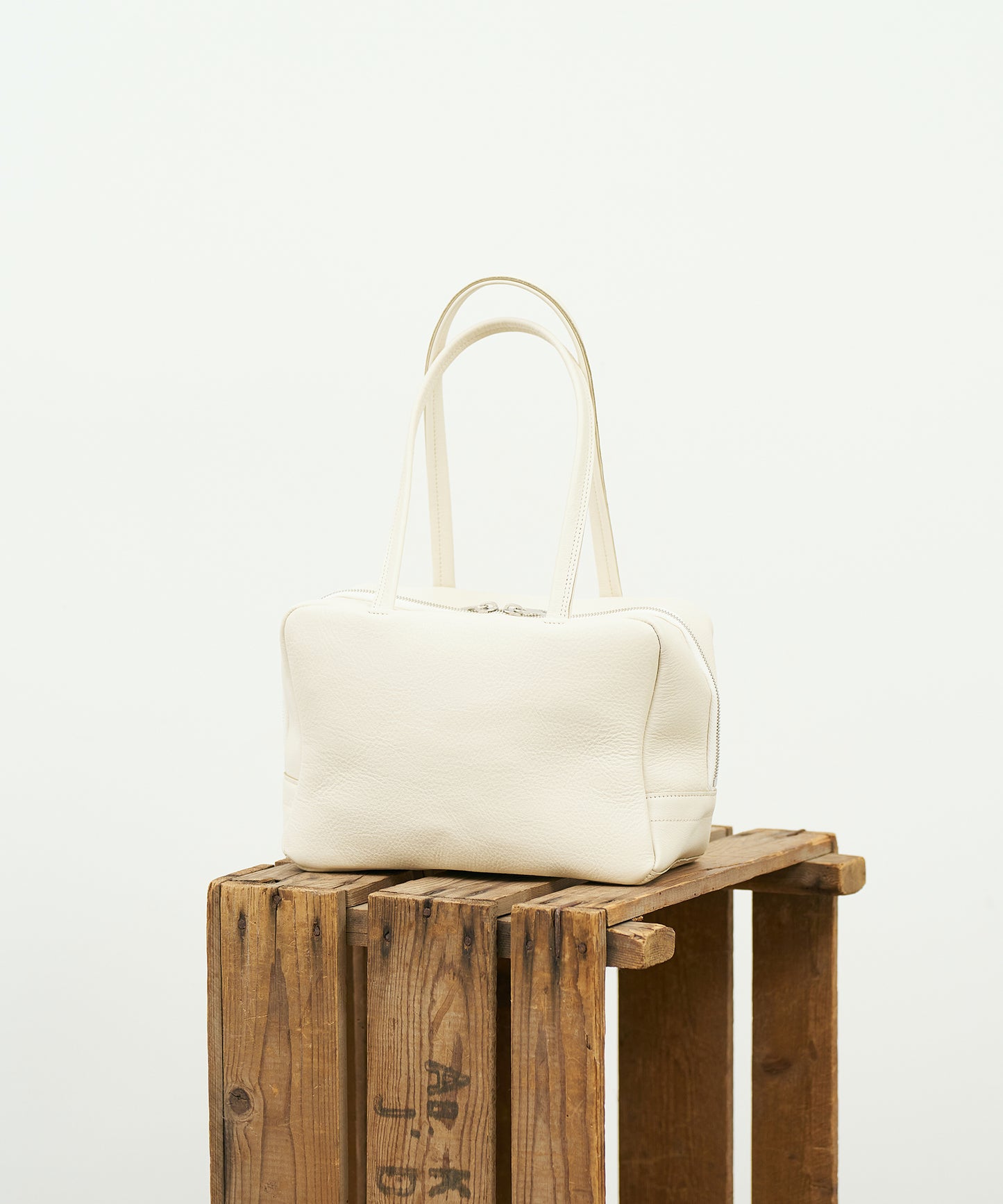 #52b/ スクエアダッフル XS (ivory) / 牛革・バレンシア