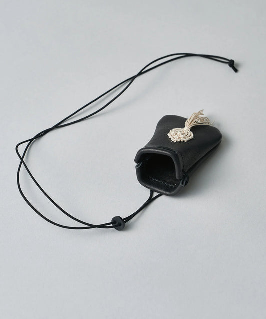 #55/ 【限定販売】アミュレットポーチXS（松田紗和さんコラボ / black）/ ベビーバッファロー - REN