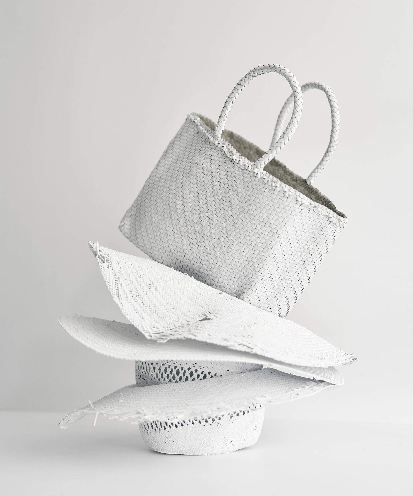 #57/ メルカドトート M（rustic white）/ 牛革・バッファローメッシュ