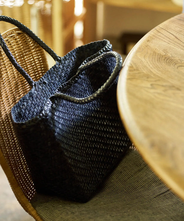 #57/ メルカドトート M（classic navy）/ 牛革・バッファローメッシュ