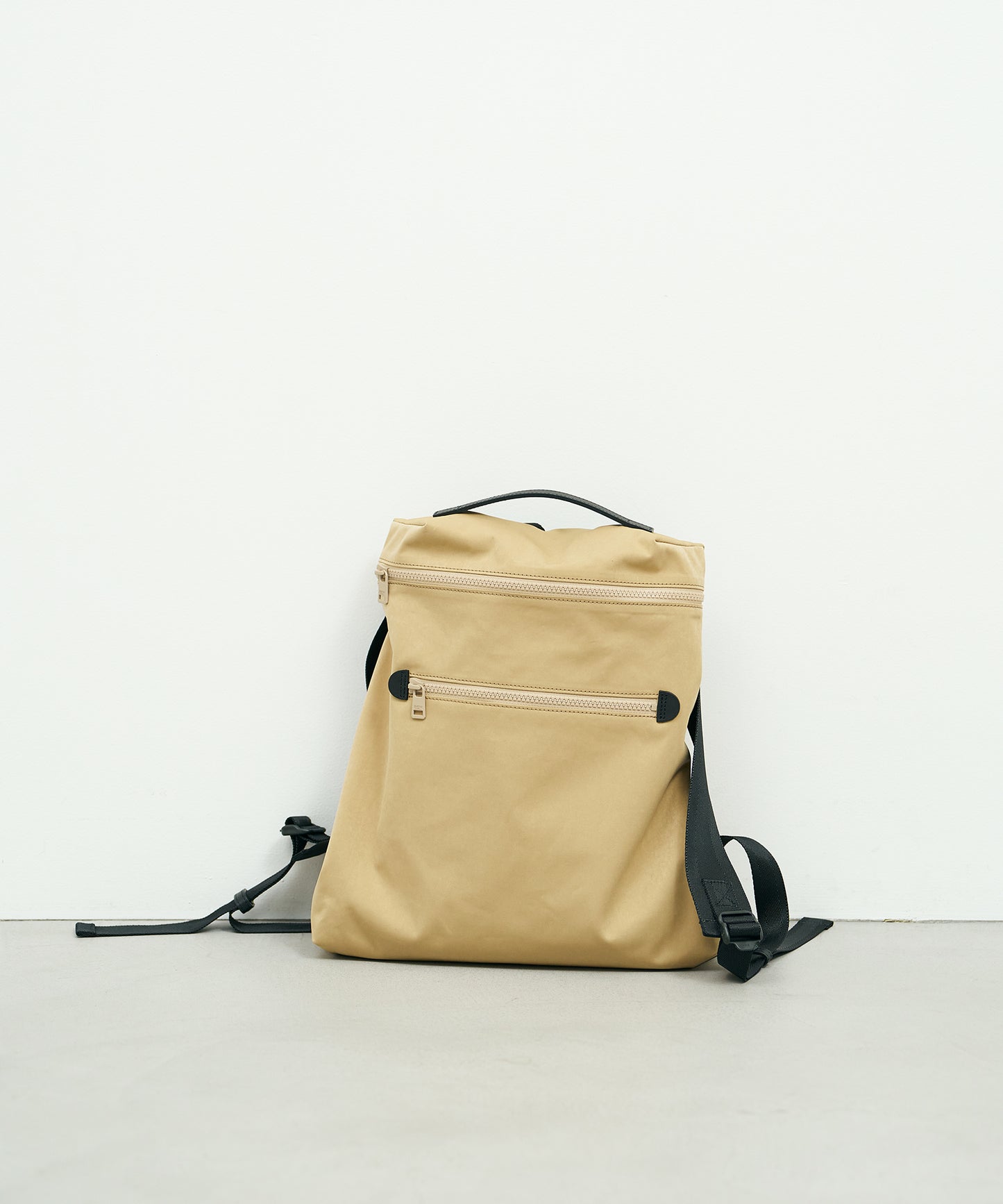 #89《SALE 40%》フラットリュック（beige）/ HD NYLON