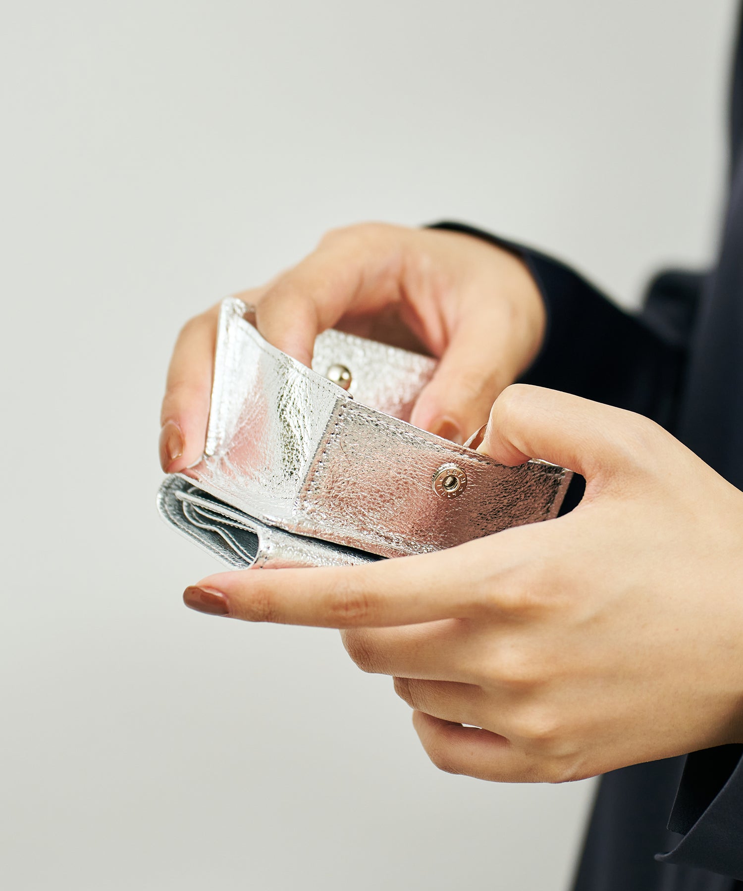 REN】本革を使用したグリッター素材のお財布が新登場！