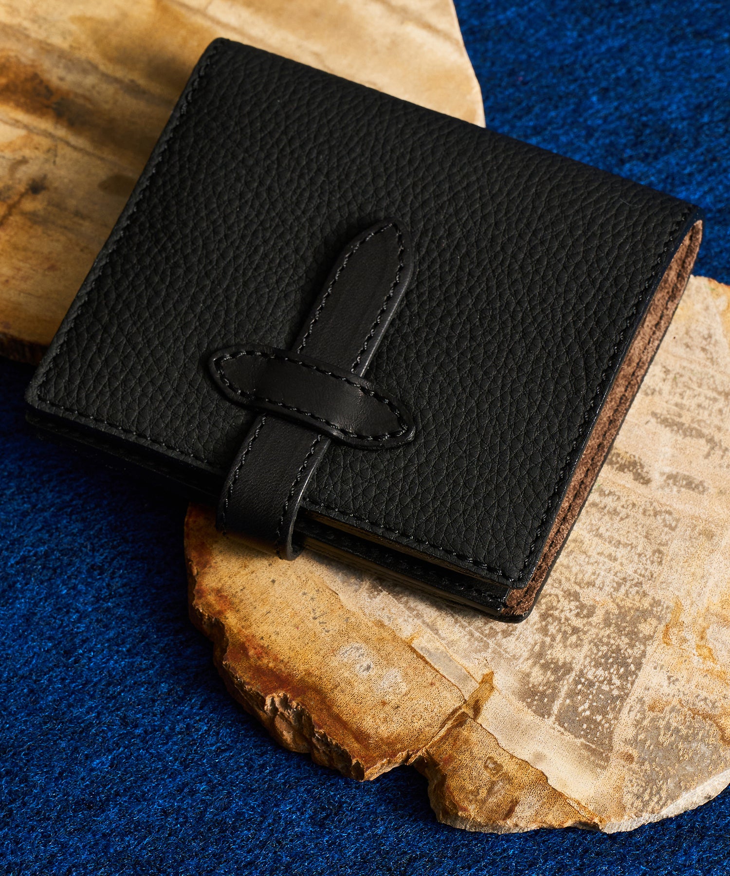 二つ折り財布》上質な革、シンプルなデザインがスマートな革財布。 – REN