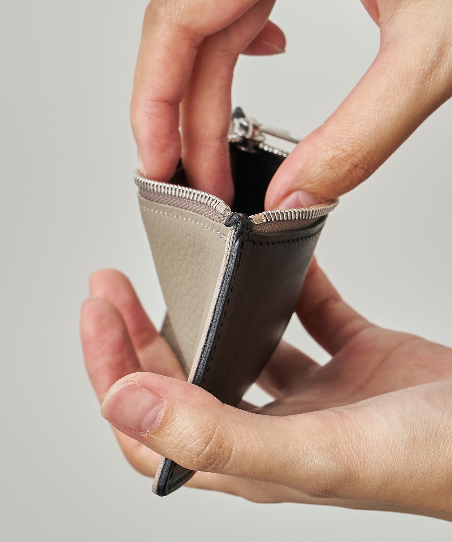 #51/ プライムスリーブ（almond gray）/ 牛革・フィリップ