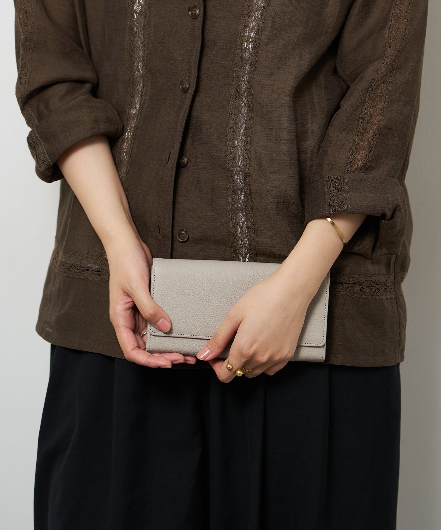 #53/ バンクウォレット（pale gray）/ 牛革・エン