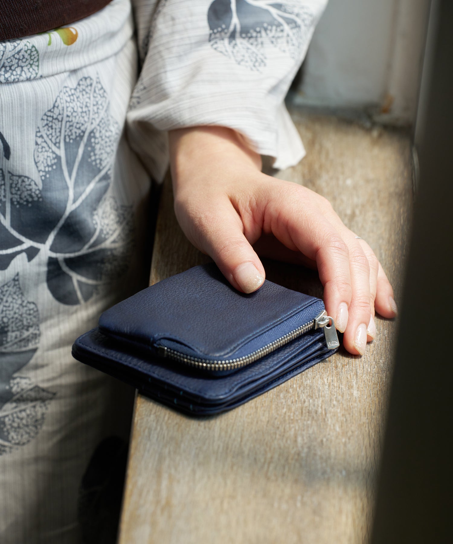 REN 外ポケウォレット（indigo blue）/ 牛革・ベビーバッファロー REN】《二つ折り財布》小銭ケースが外付けで動線スッキリな革財布。