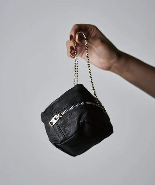 #11《SALE 30%》クラマエポーチ・キュービック（black） / やぎ革・ベアー - REN