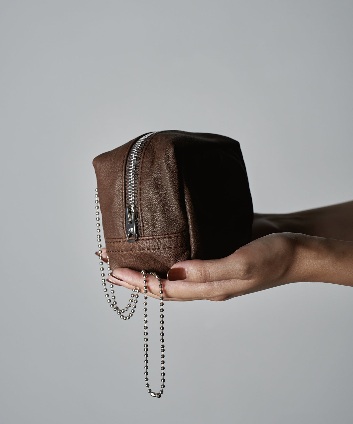 #11 / クラマエポーチ・キュービック(dark brown) / やぎ革・ベアー