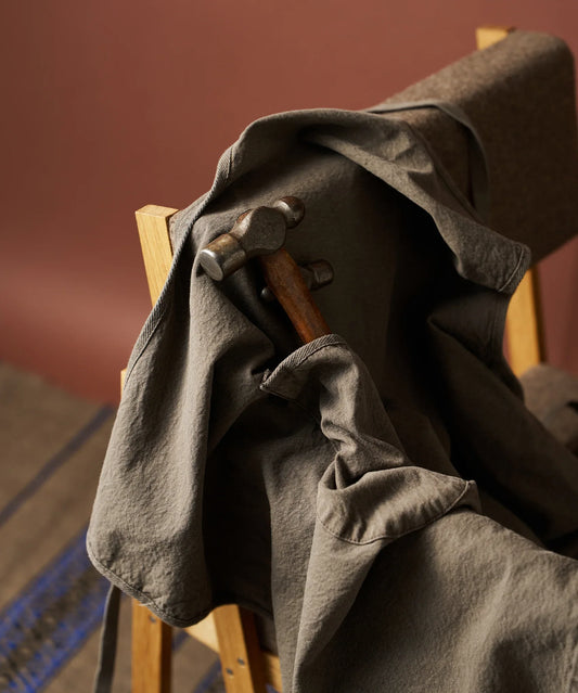 #74《SALE 50%》ユニエプロン（Logwood gray）/ NATURE DYE - REN