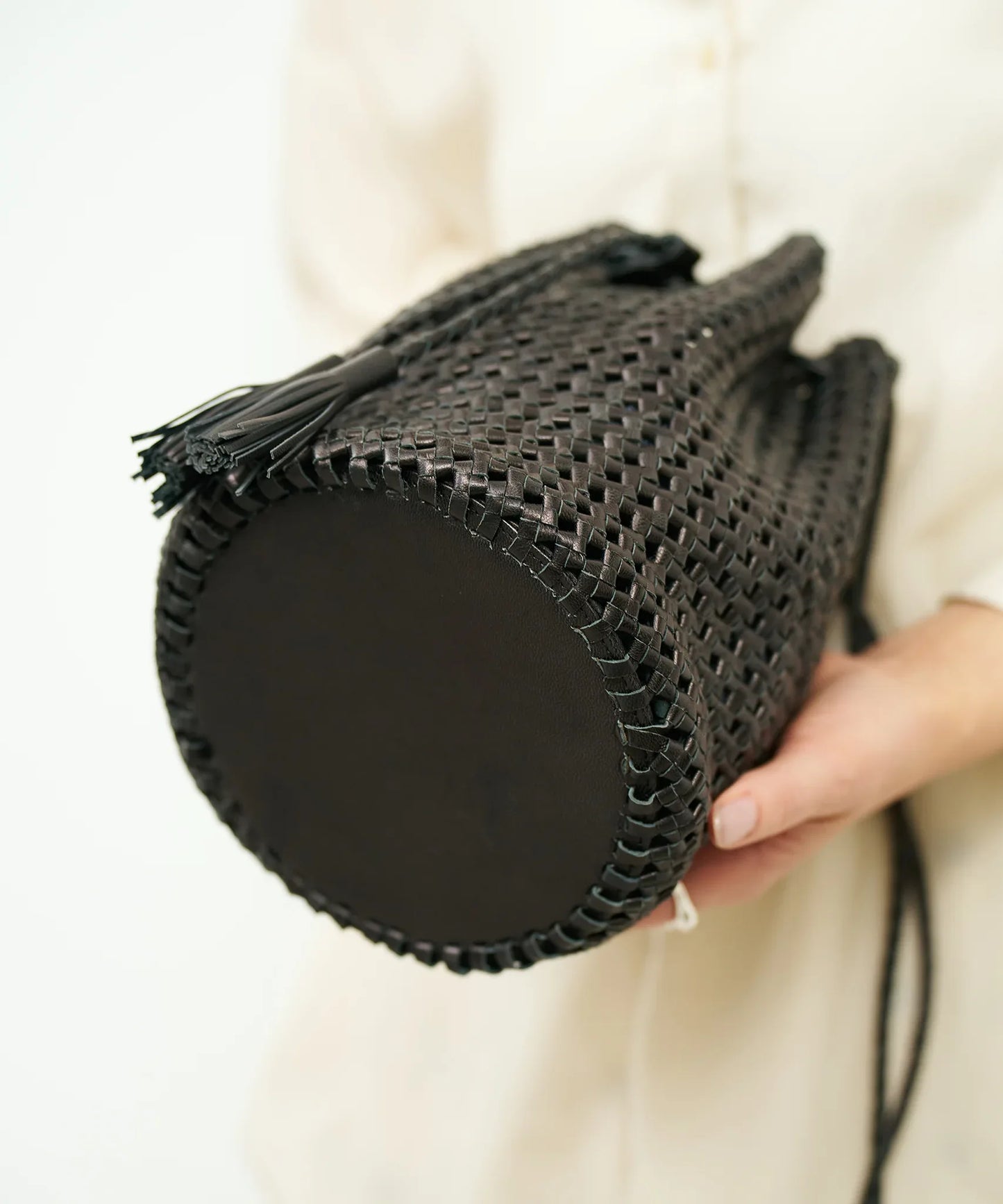 #16/ タッセルボトルショルダー（black）/ やぎ革・ゴートメッシュ - REN