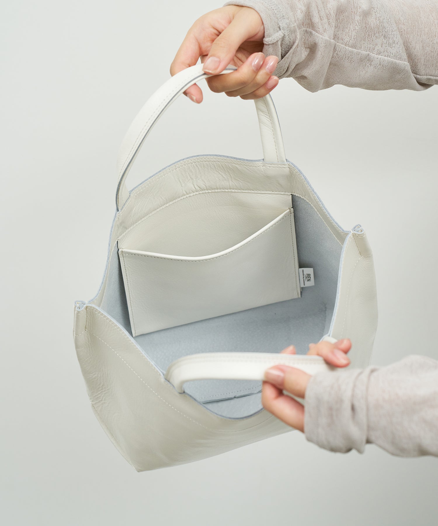 REN】《トートバッグ》シンプルで軽い、手持ちサイズのレザーバッグ。