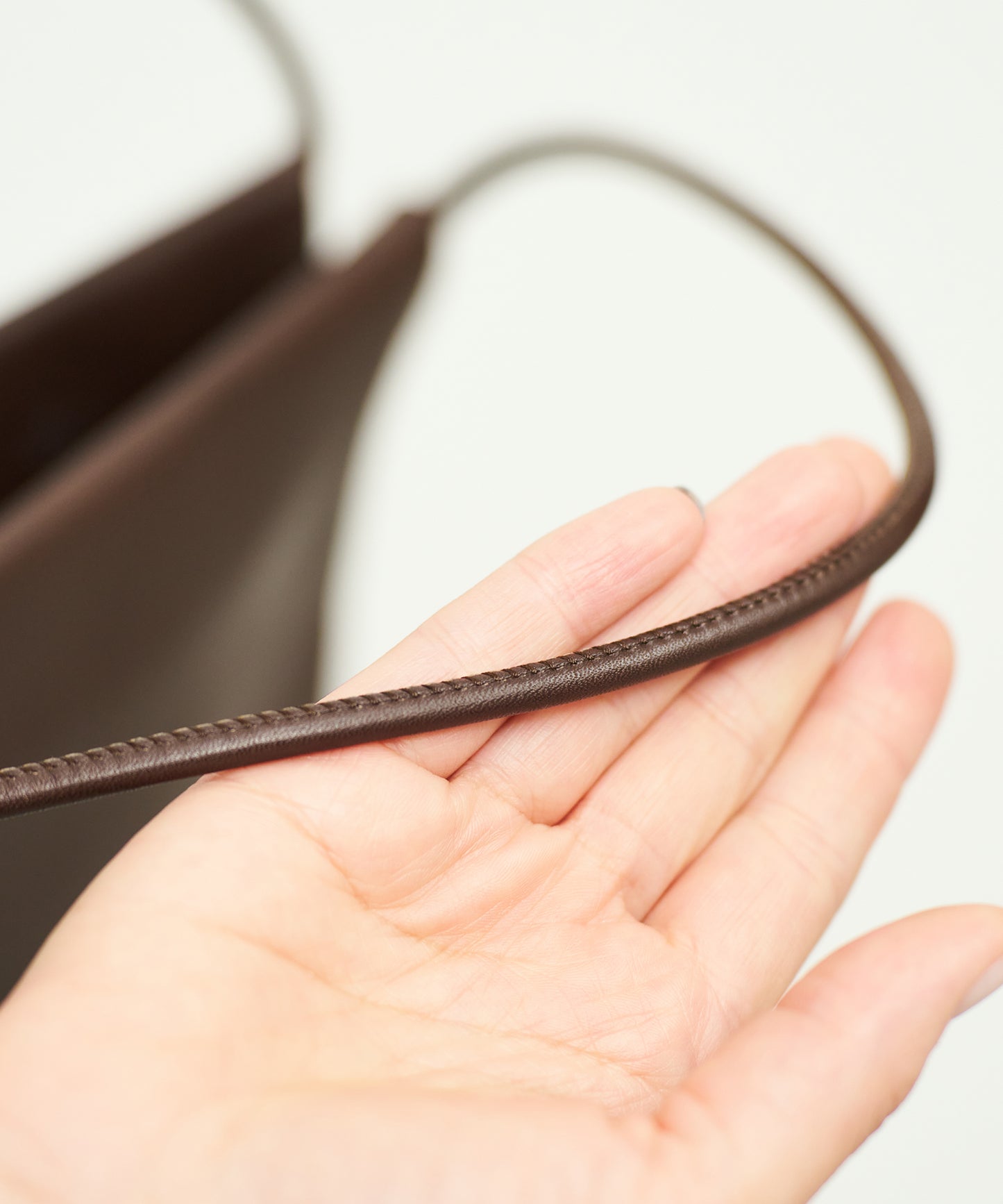 #45《BF SALE 10%》フロートミニトート（bitter brown）/ 牛革・アペルト