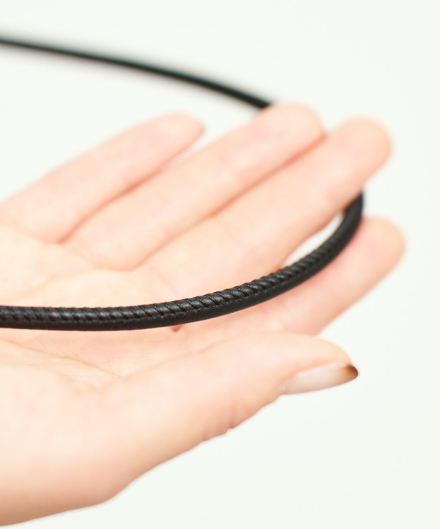 #45《BF SALE 10%》フロートミニショルダー（black）/ 牛革・アペルト