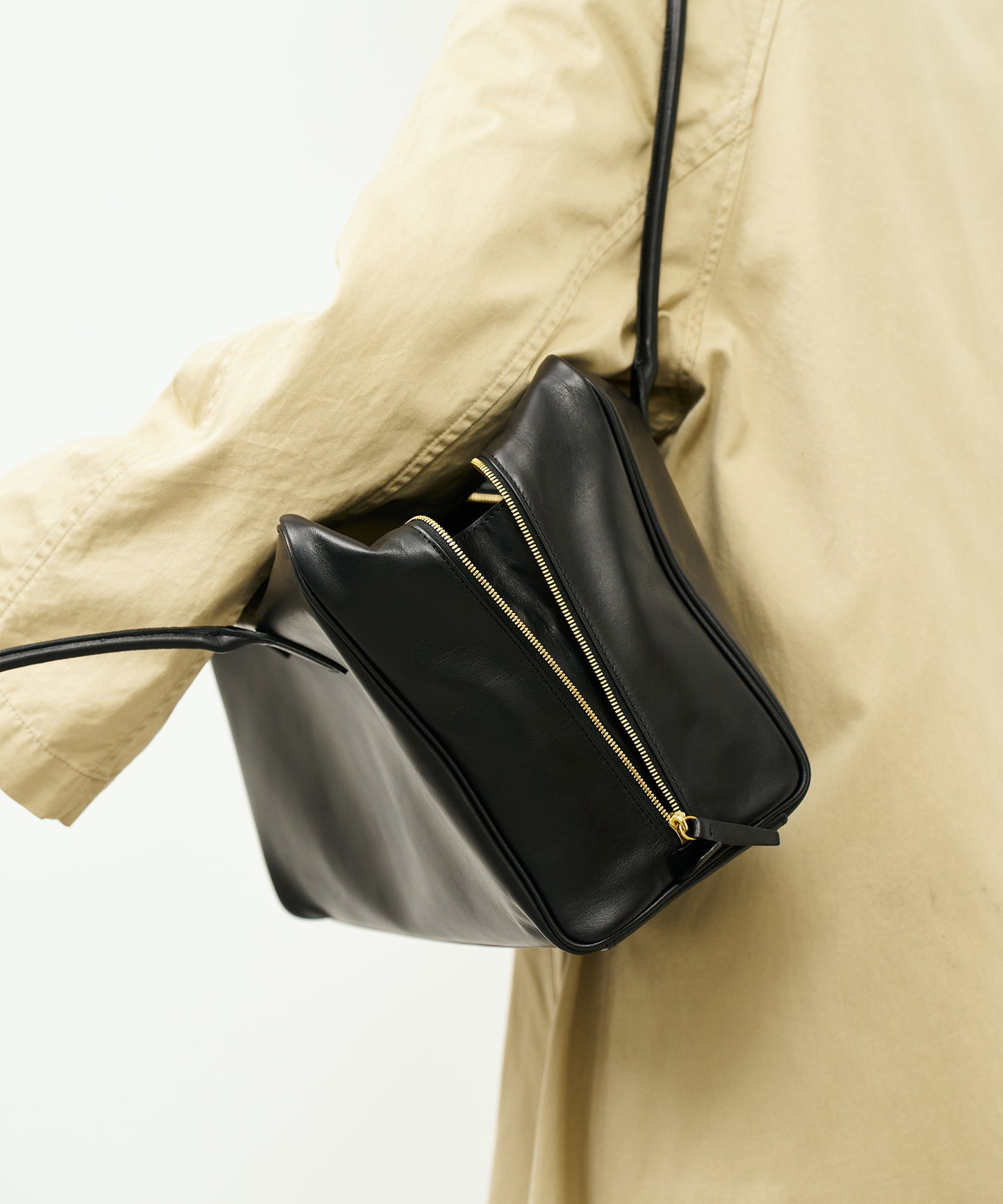 #45/ コンターボストンM（black）/ 牛革・アペルト