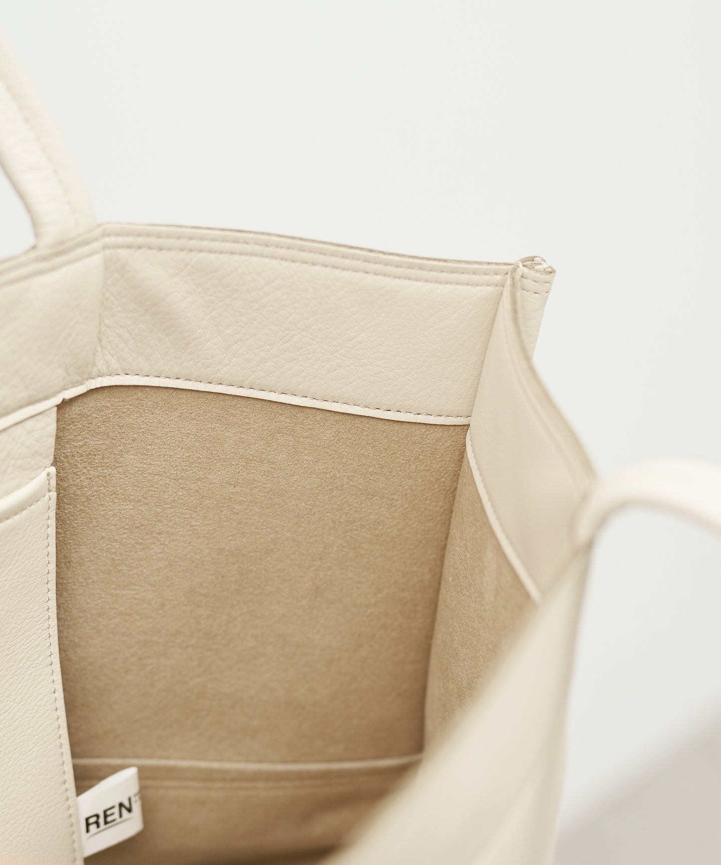 #52b/ ワイドトートM（ivory）/ 牛革・バレンシア