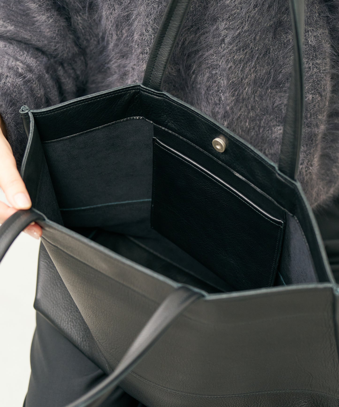 #52b/ ワイドトートM（black）/ 牛革・バレンシア