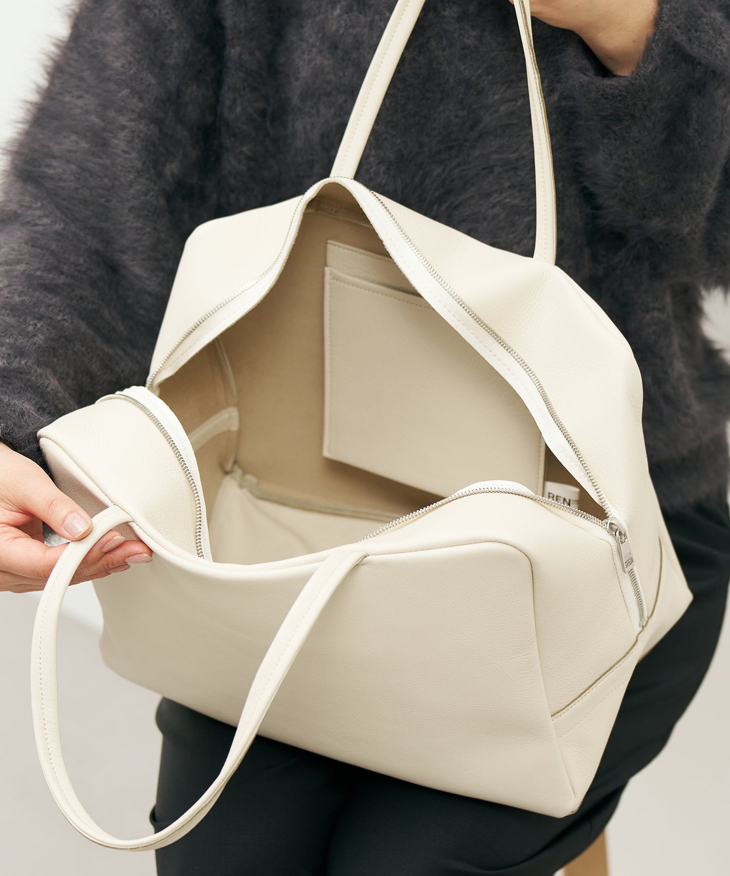 #52b/ スクエアダッフル M (ivory) / 牛革・バレンシア