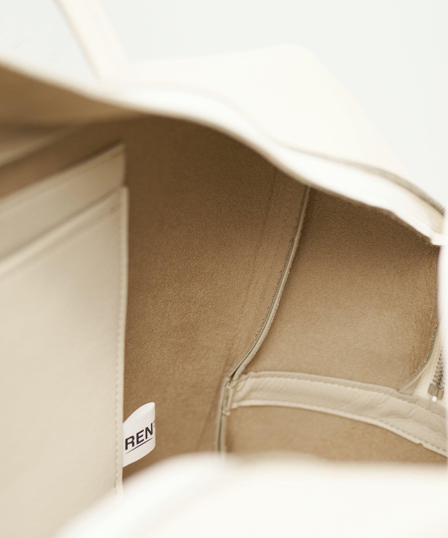 #52b/ スクエアダッフル M (ivory) / 牛革・バレンシア