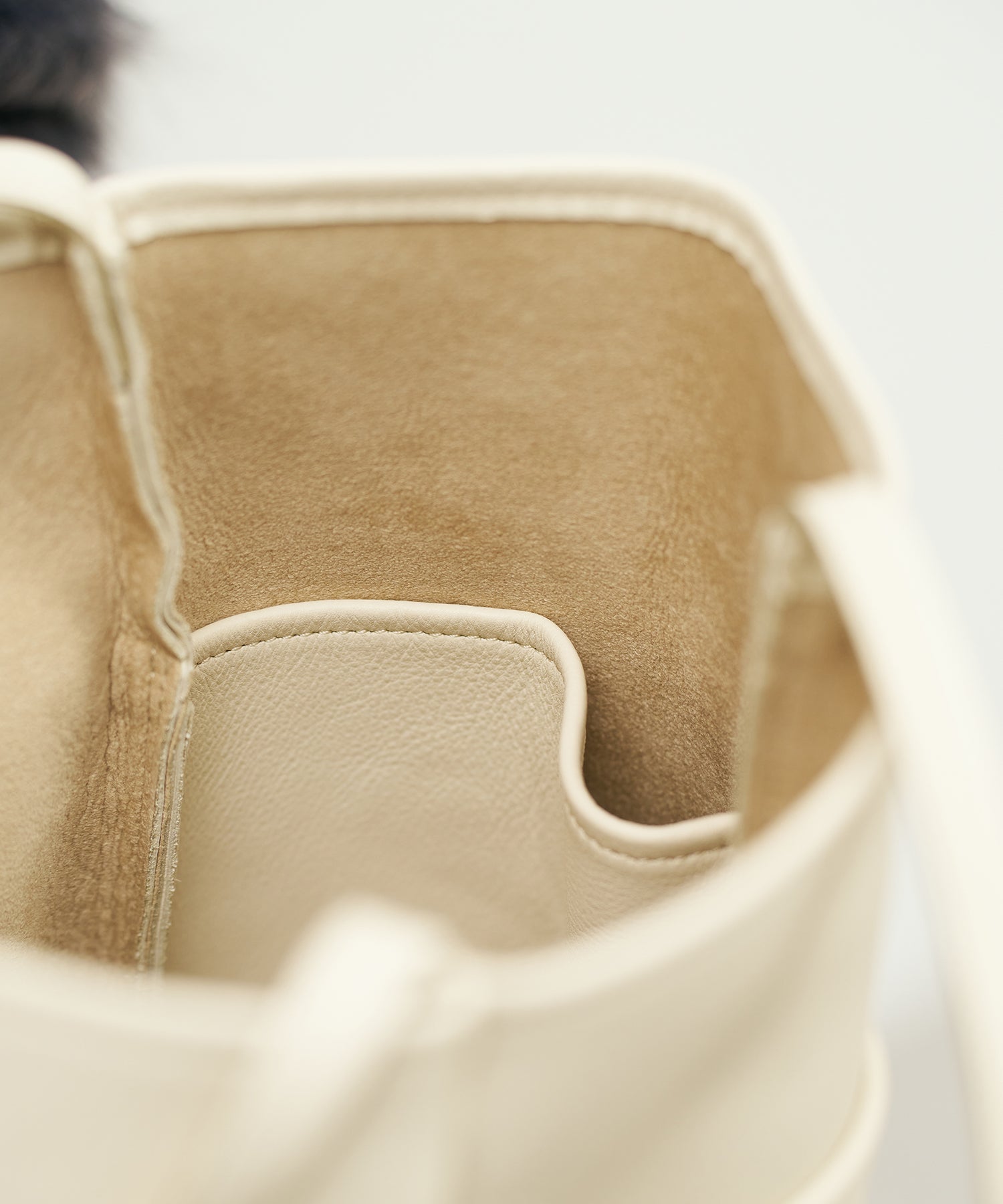 トートバッグ》シンプルで軽い、4ポケットの肩掛けトートバッグ – REN