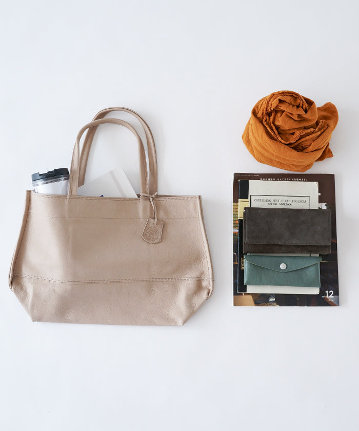 A4サイズ・13インチPCも収納可能 / ※ pink beige