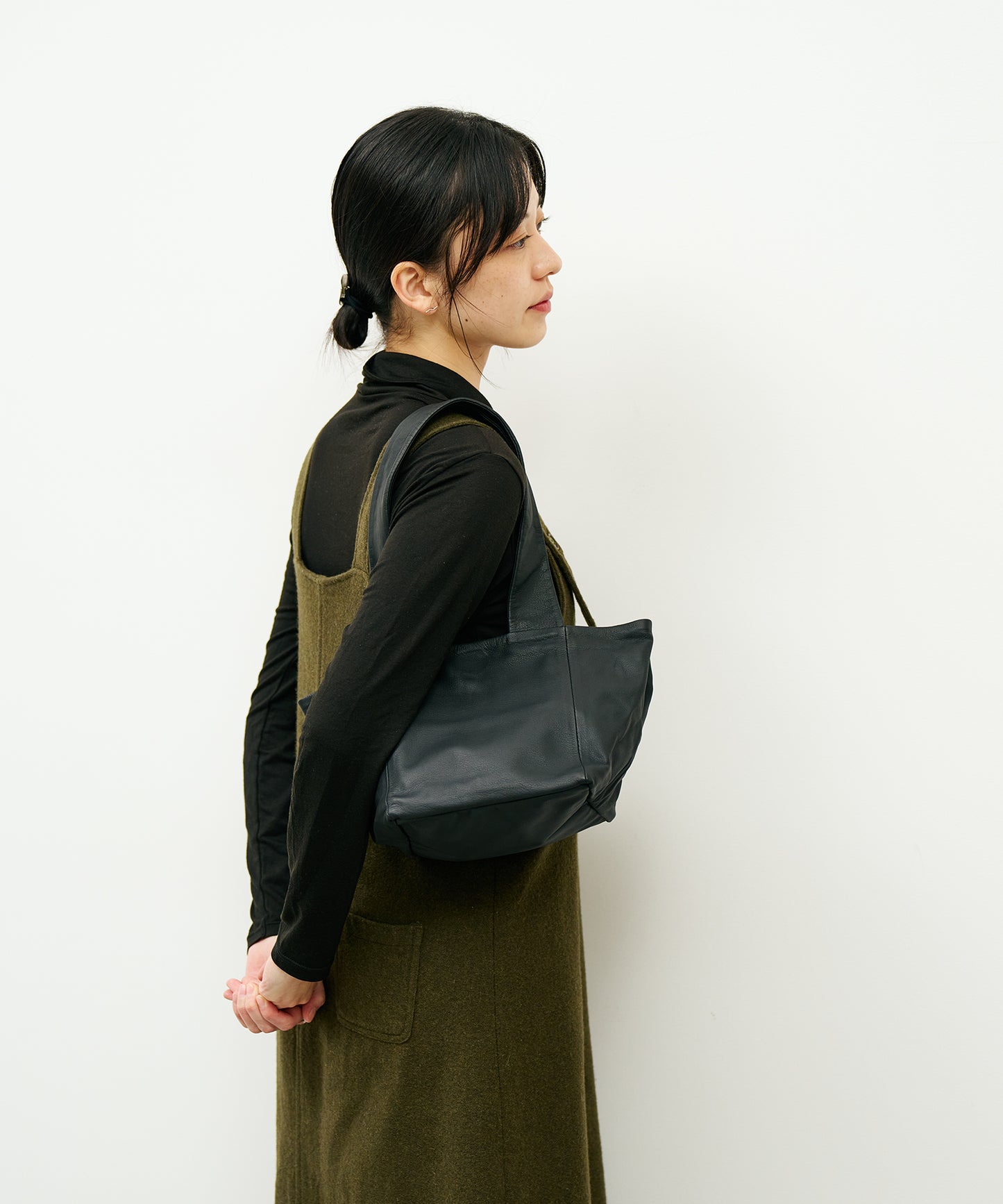 #11《BF SALE 20%》キャリートート (black) / やぎ革・ベアー