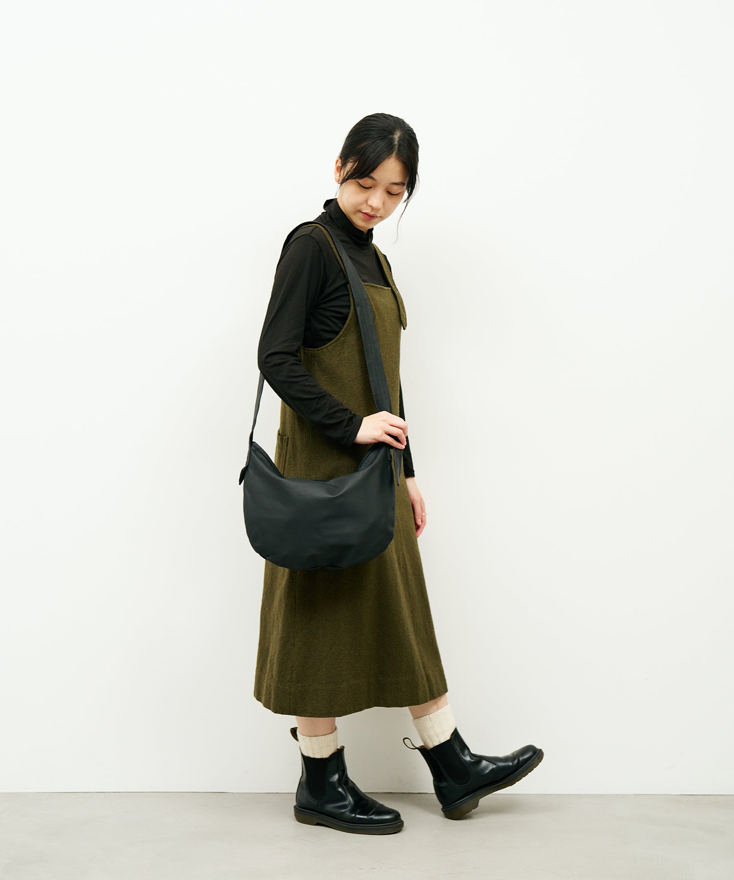 シンプルで柔らかいファスナー付きやぎ革ショルダーバッグ – REN