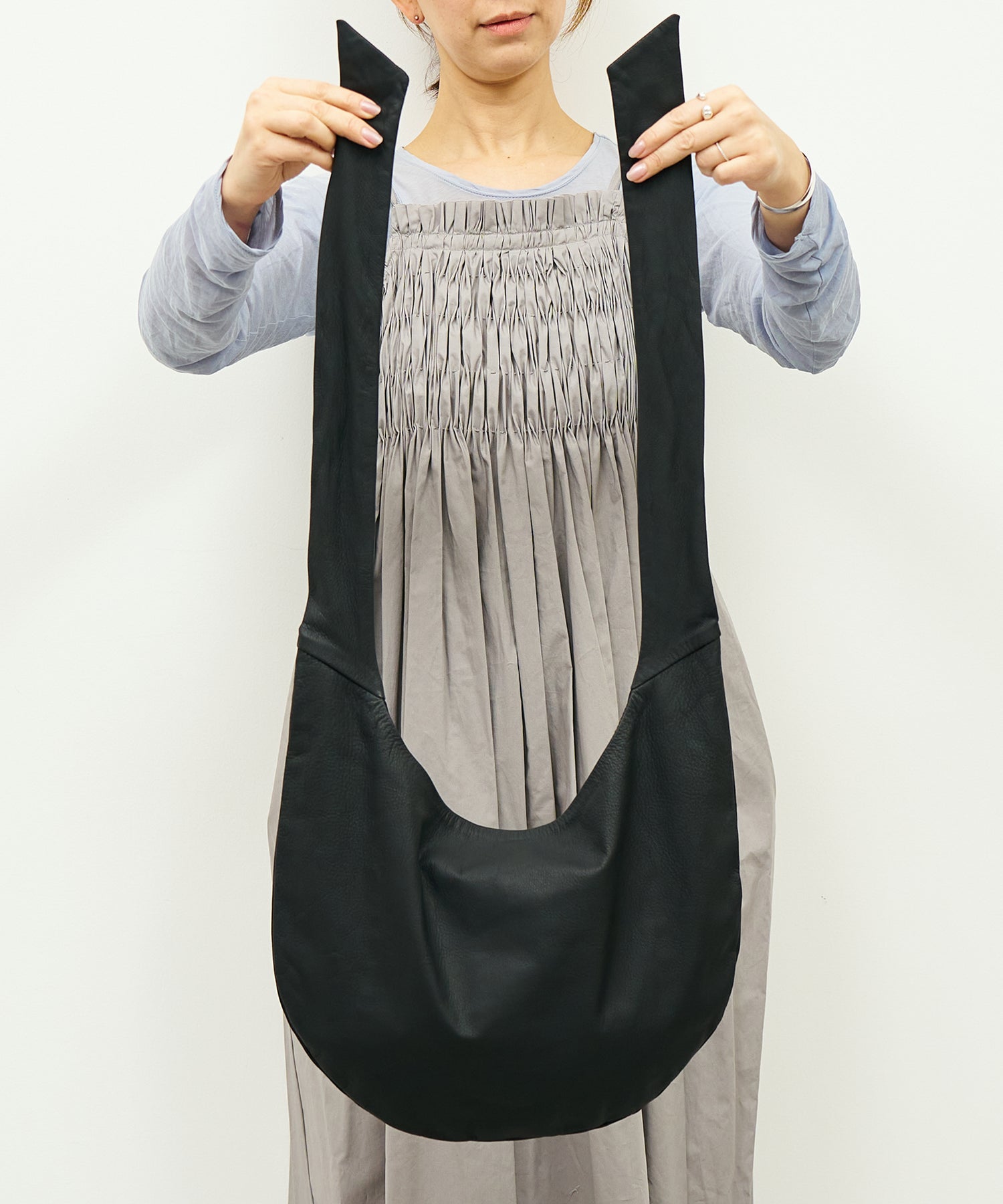 REN公式】セパレート仕様のヤギ革ショルダーバッグ｜自在にアレンジ