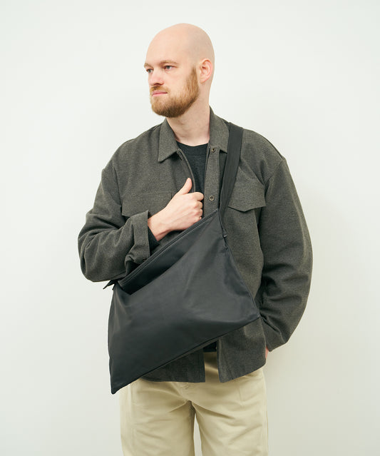 #11/ zipスクエアショルダーM (black) / やぎ革・ベアー