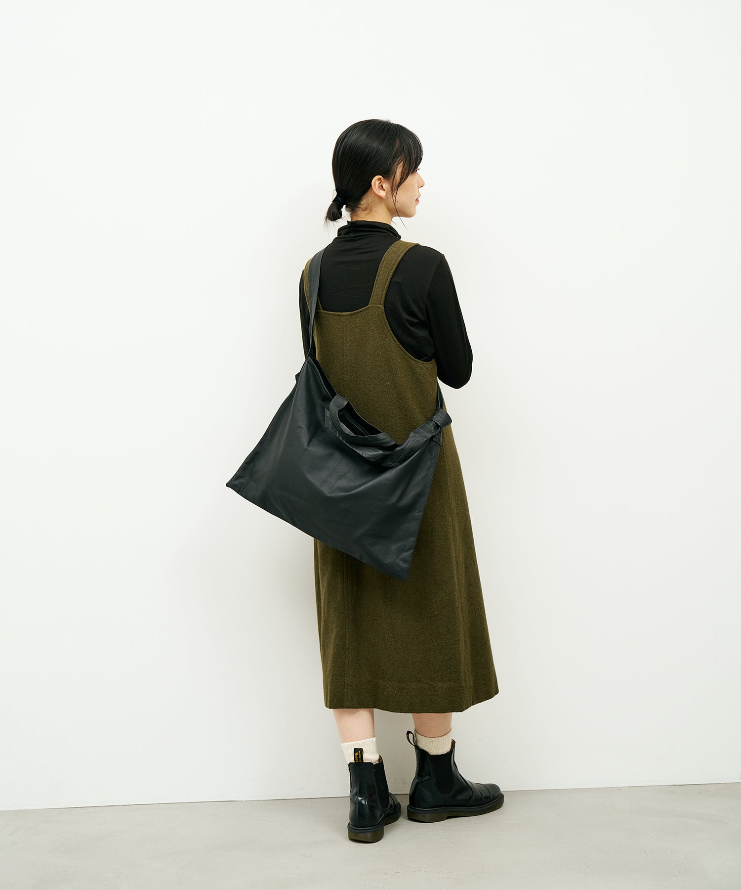 通勤や日常使いに最適な2wayやぎ革トートバッグ - A4も入る軽量