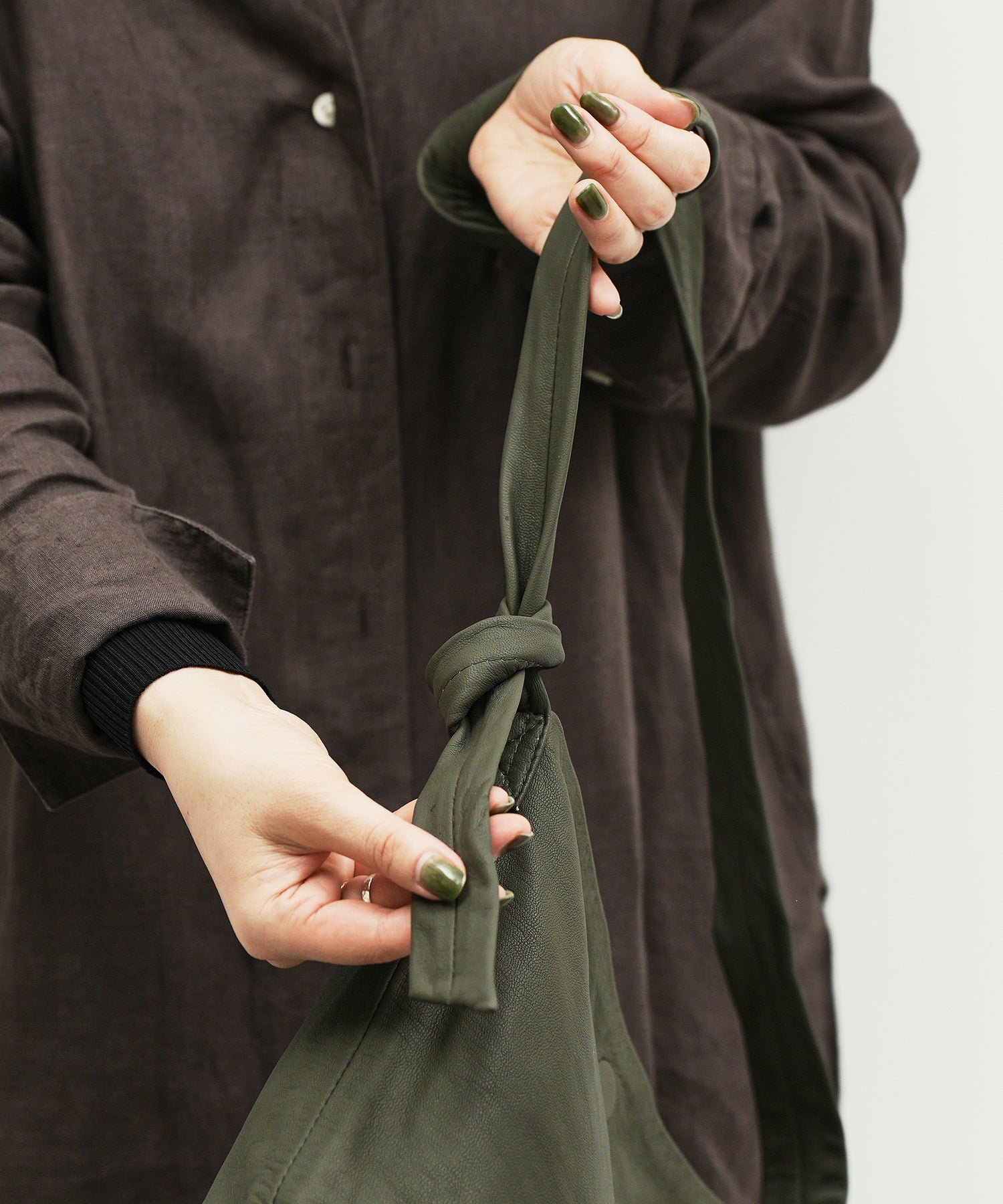 olive / ショルダーは結んで調整