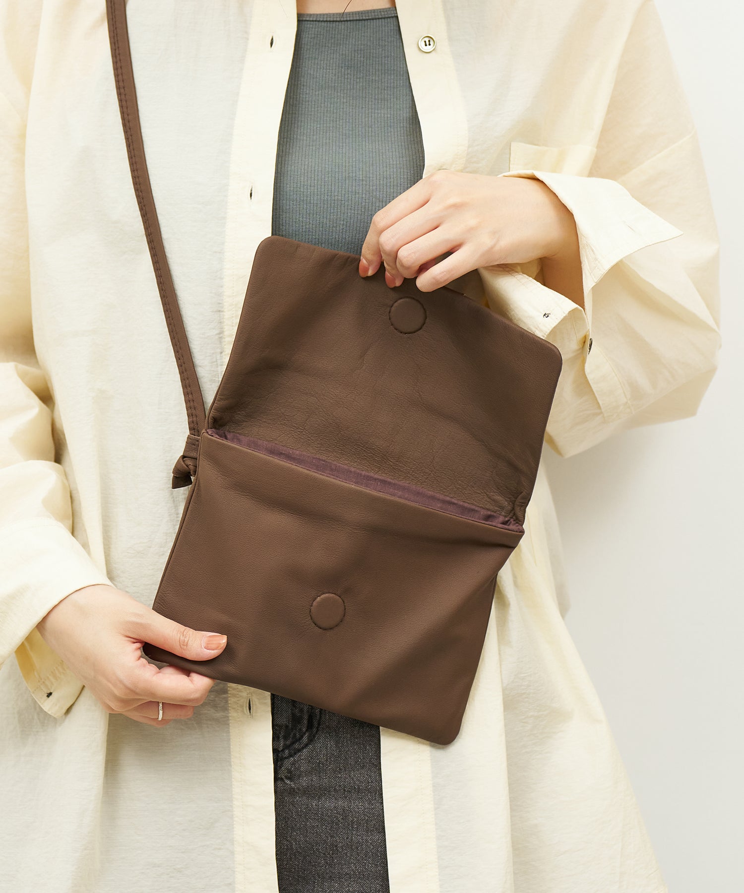 REN】《ショルダーバッグ》軽くて柔らかい、2way仕様のスクエア