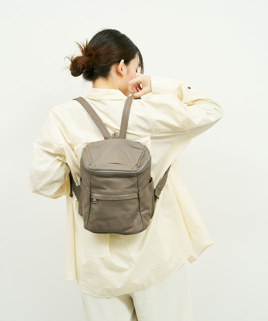 リュック》軽くてシンプルなレザーバッグ – REN