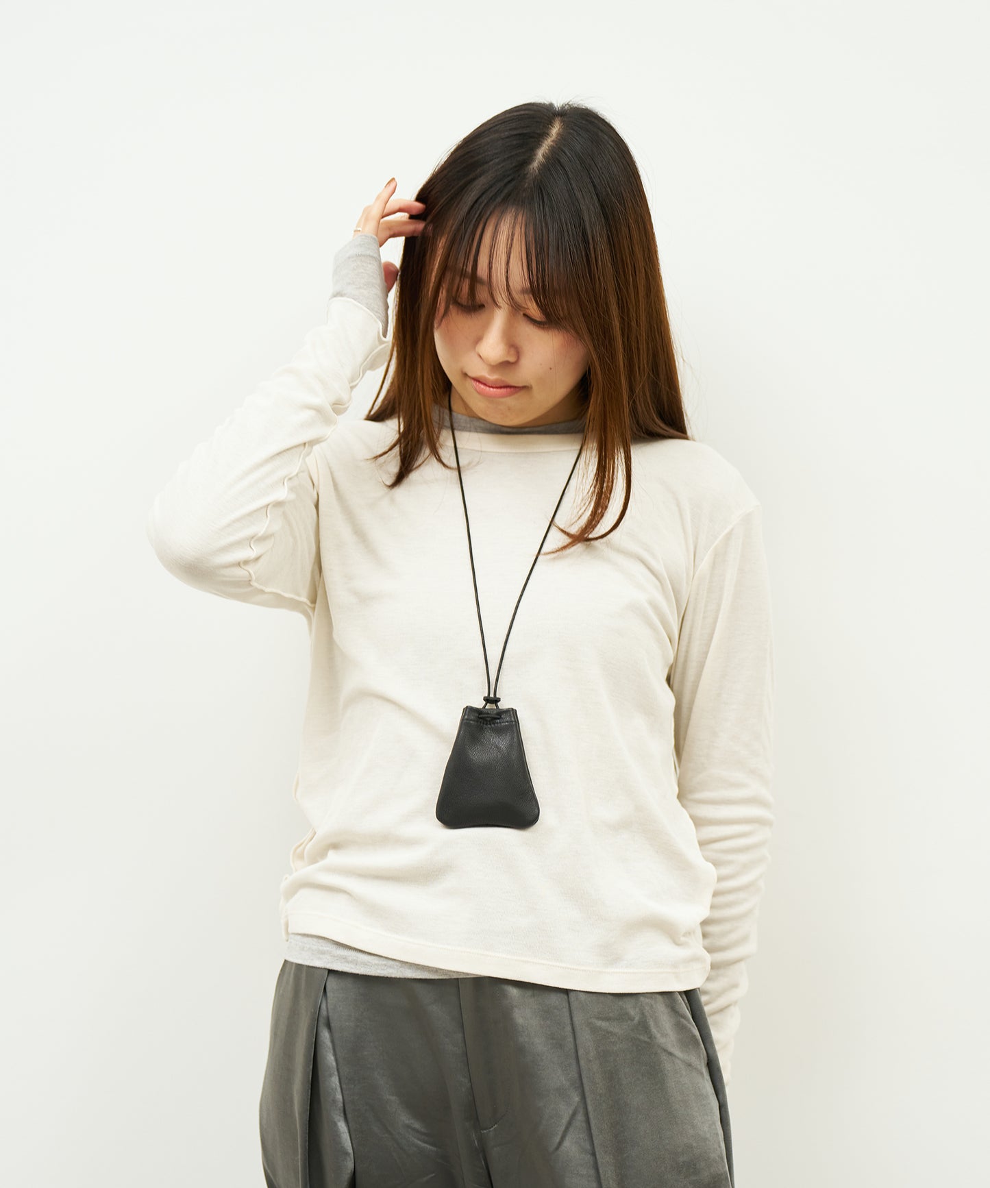 #15/ アミュレット ポーチ（black） / やぎ革・スティル