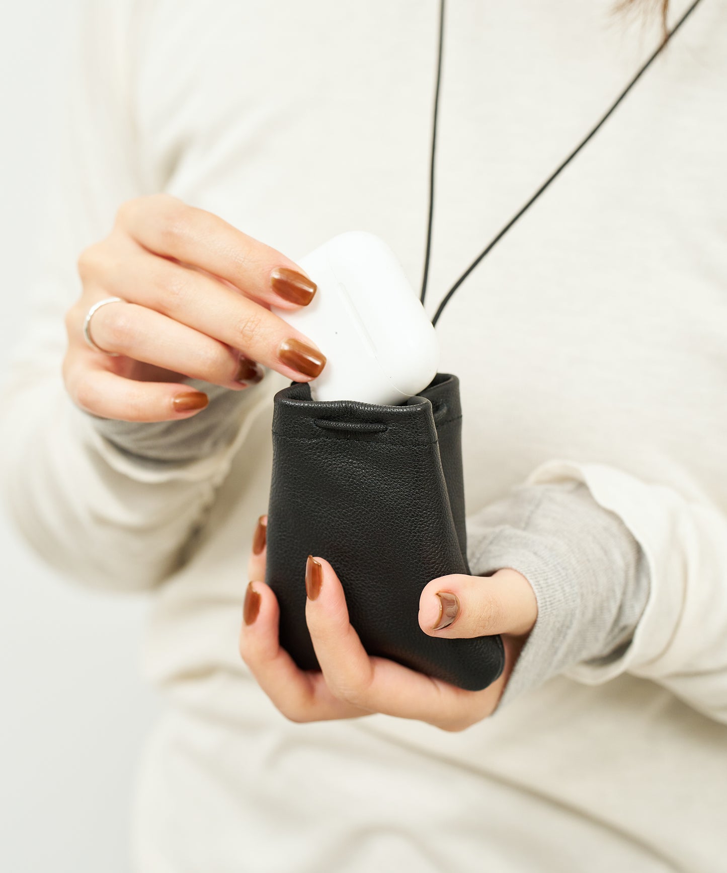 #15/ アミュレット ポーチ（black） / やぎ革・スティル