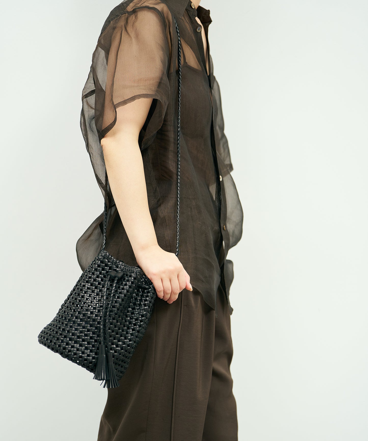 #16《SALE 10%》タッセルボトルショルダー（black）/ やぎ革・ゴートメッシュ