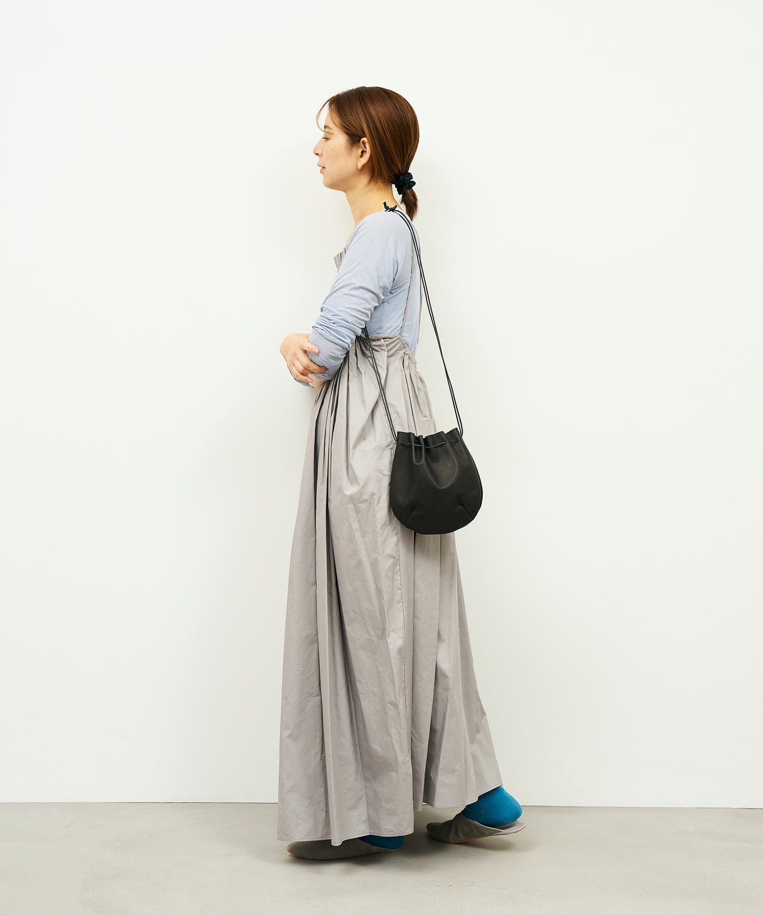 Lightweight 円形バッグ 黒 REN】《ショルダーバッグ》シンプルで軽いレザー素材の丸型ポシェット。