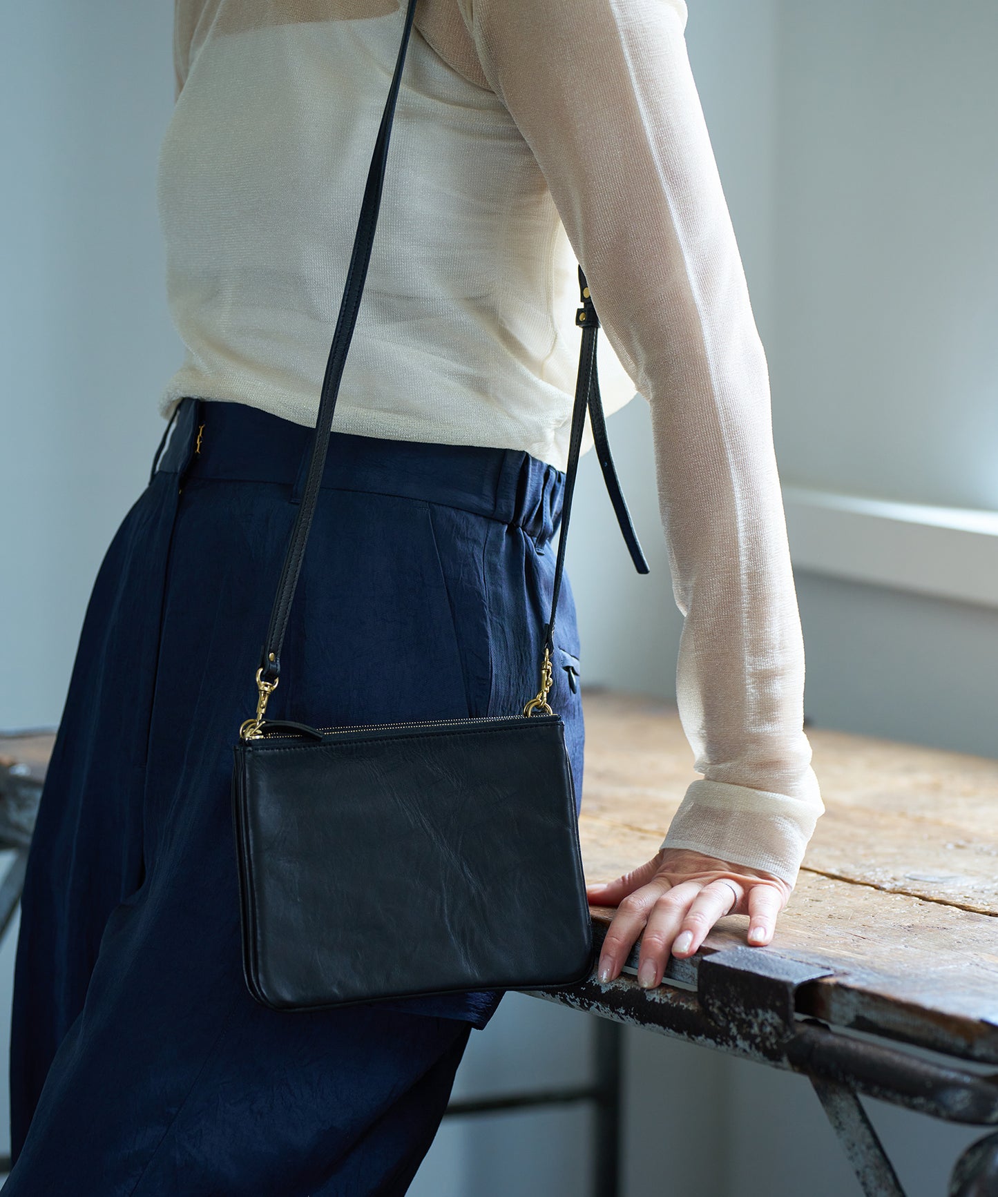 #45《BF SALE 10%》バタフライショルダー（black）/ 牛革・アペルト