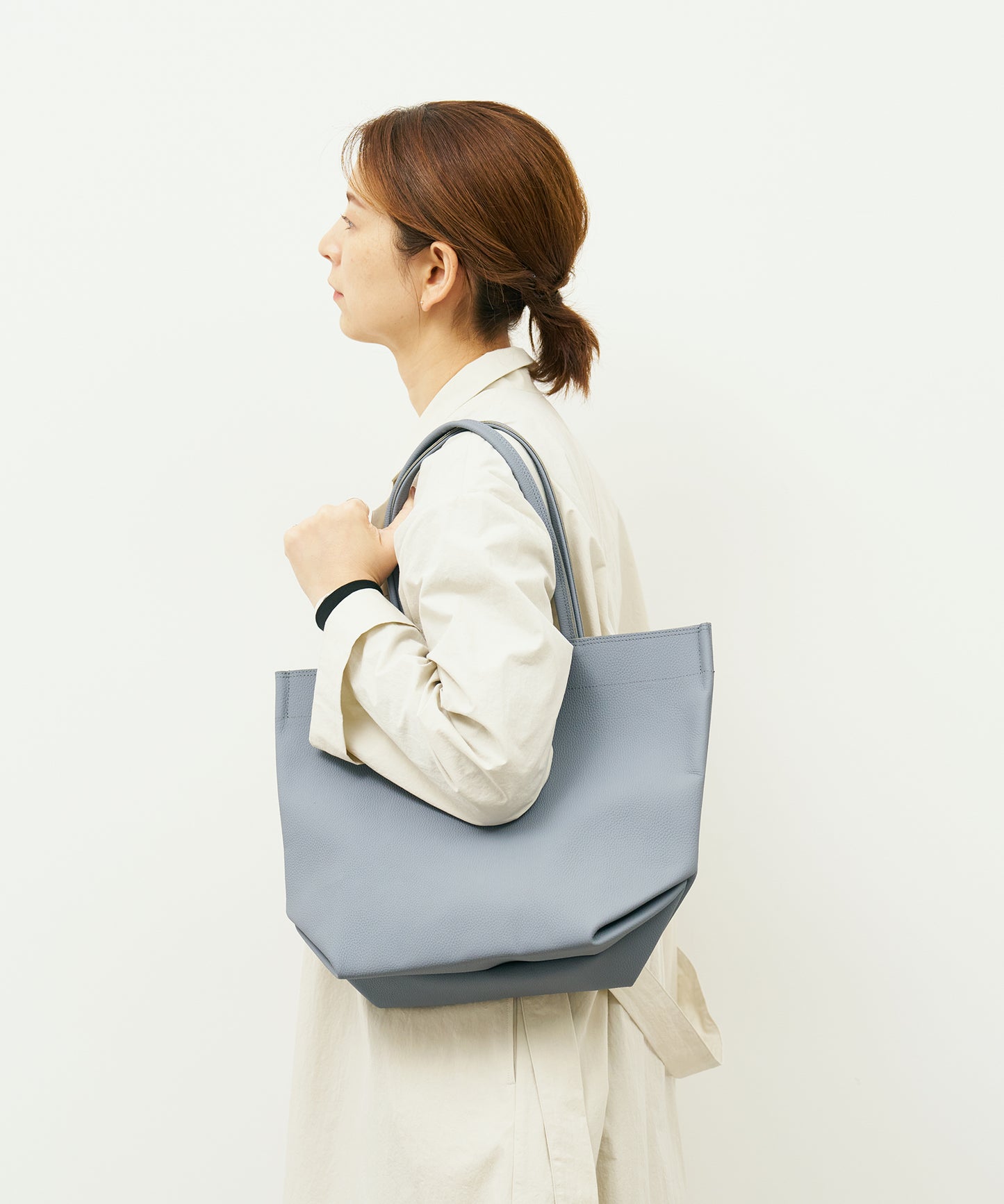 #51b/ ランチバッグM（powder blue）/ 牛革・フィリップ